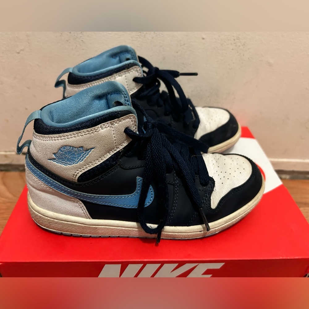 Nike Jordan 1 Retro High. Youth Size 1